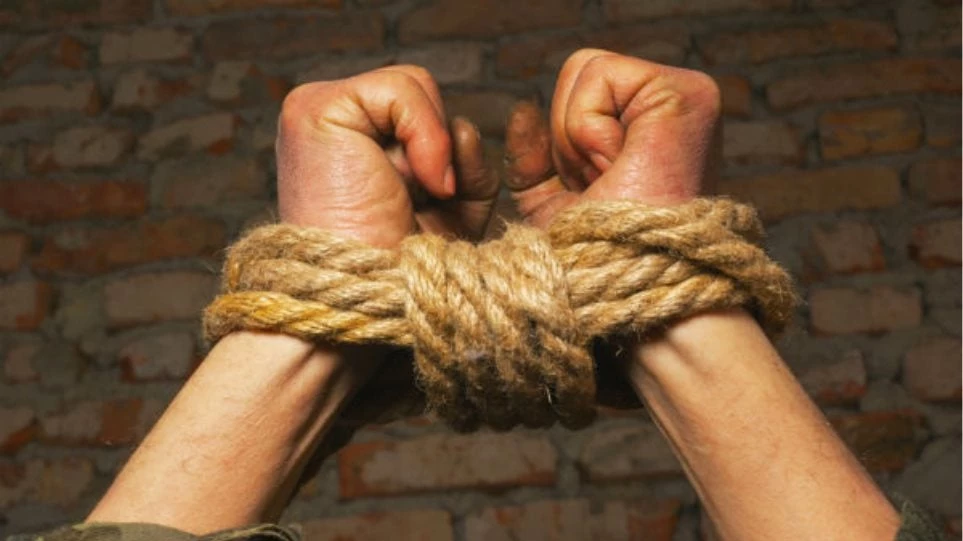 Κάνουν ό,τι θέλουν οι μετανάστες! Στοιχεία σοκ από τον άγριο βασανισμό Πακιστανού από ομοεθνείς απαγωγείς του στην Αθήνα